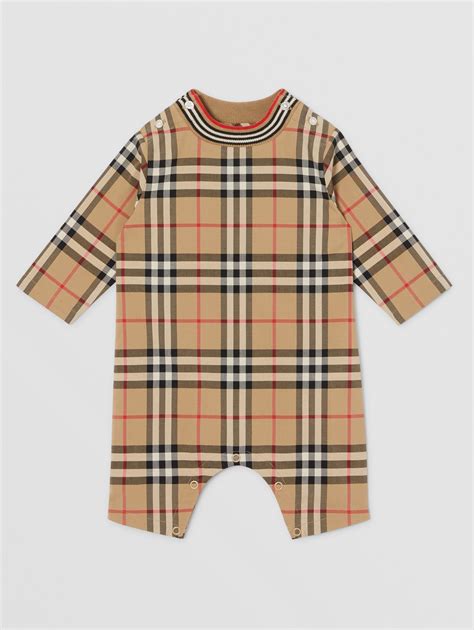 vetements burberry pour bébé|burberry newborn.